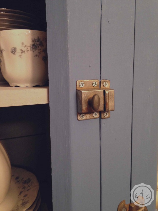 Love this painted antique pie safe from Happily Ever After, Etc. The blue and grey chalk paint is so pretty! https://happilyeverafteretc.com/2014/09/05/big-blue-beautiful/