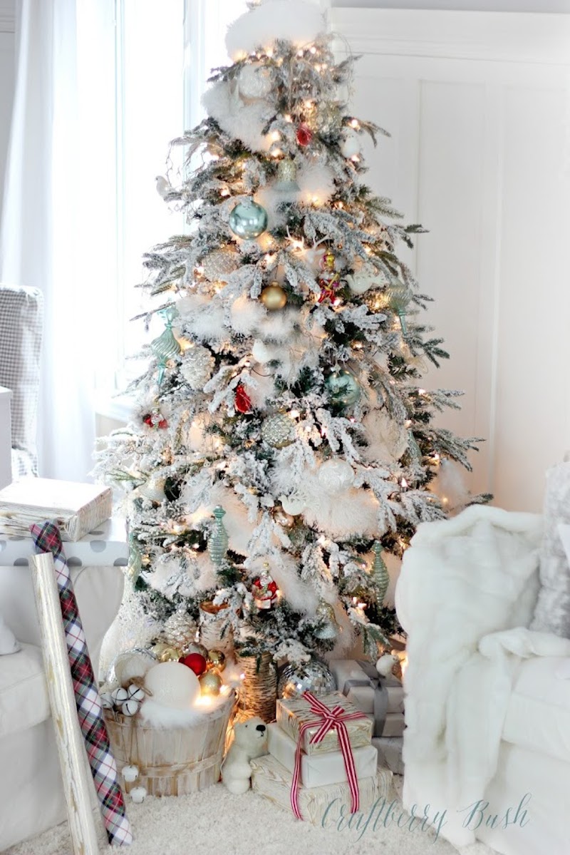 Winter Wonderland: 20 Snowy Christmas Trees