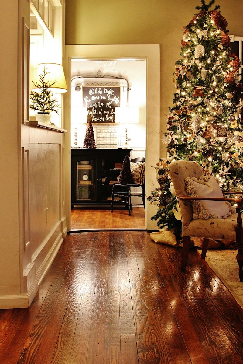 5 Christmas Home Tours to Inspire! with Happily Ever After, Etc.