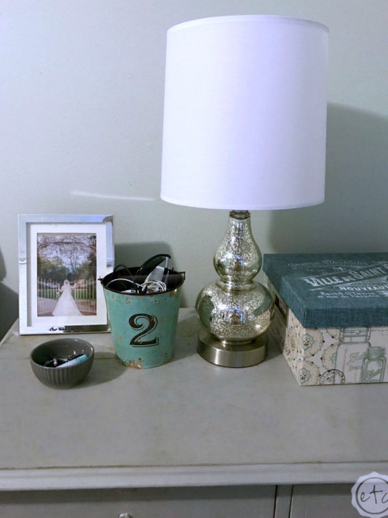 How to Accessorize your Nightstand